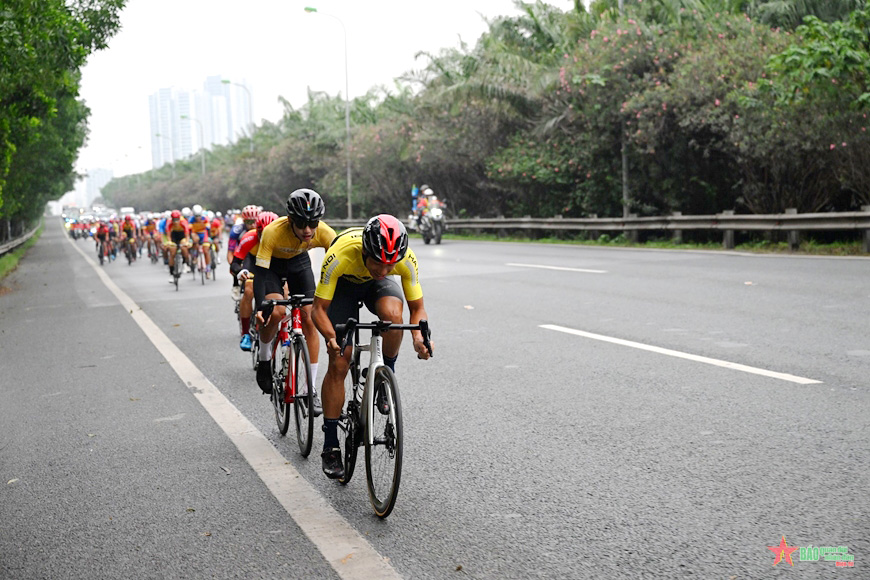 Chặng 2 Cuộc đua xe đạp về Điện Biên Phủ 2024: Tâm điểm đèo Phú Cường